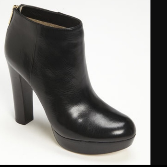 MICHAEL KORS · LESLEY · Black Leather Ankle Bootie - Picture 4 of 4